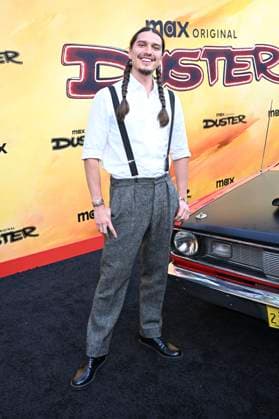 Asivak Koostachin bei der Premiere der HBO Max Original Serie Duster in den Universal Studios. Universal City, 08.05.2025