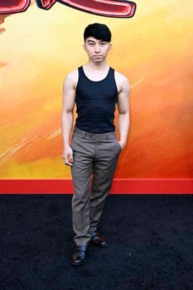 Nhut Le bei der Premiere der HBO Max Original Serie Duster in den Universal Studios. Universal City, 08.05.2025