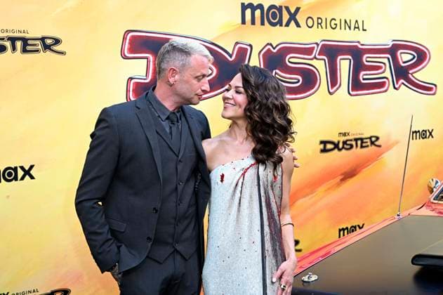 Camille Guaty mit Ehemann Sy Rhys Kaye bei der Premiere der HBO Max Original Serie Duster in den Universal Studios. Universal City, 08.05.2025