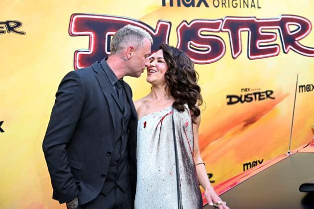 Camille Guaty mit Ehemann Sy Rhys Kaye bei der Premiere der HBO Max Original Serie Duster in den Universal Studios. Universal City, 08.05.2025