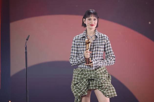 Emilia Schüle Laudatorin BESTE MÄNNLICHE NEBENROLLE bei Verleihung DEUTSCHER FILMPREIS 2025 in Berlin Copyright: xEventpressxFuhrx
