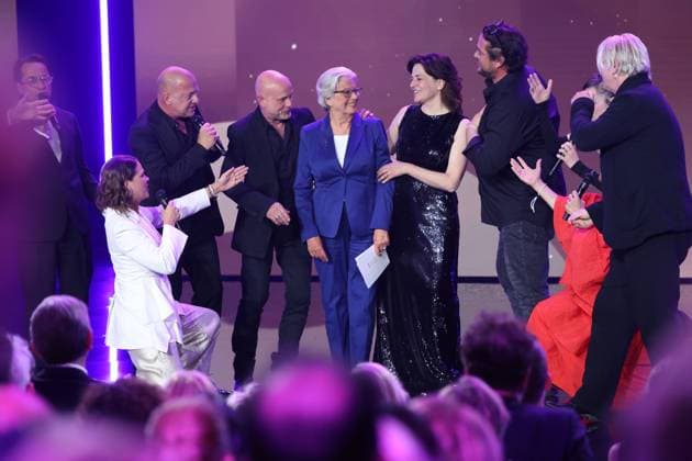An Dorthe Braker EHRENPREIS mit jan Josef Liefers, Heike Makatschn Jessica Schwarz, Detlef Buck u.a bei Verleihung DEUTSCHER FILMPREIS 2025 in Berlin Copyright: xEventpressxFuhrx