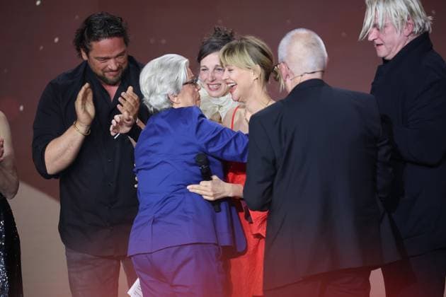 An Dorthe Braker EHRENPREIS mit jan Josef Liefers, Heike Makatschn Jessica Schwarz, Detlef Buck u.a bei Verleihung DEUTSCHER FILMPREIS 2025 in Berlin Copyright: xEventpressxFuhrx
