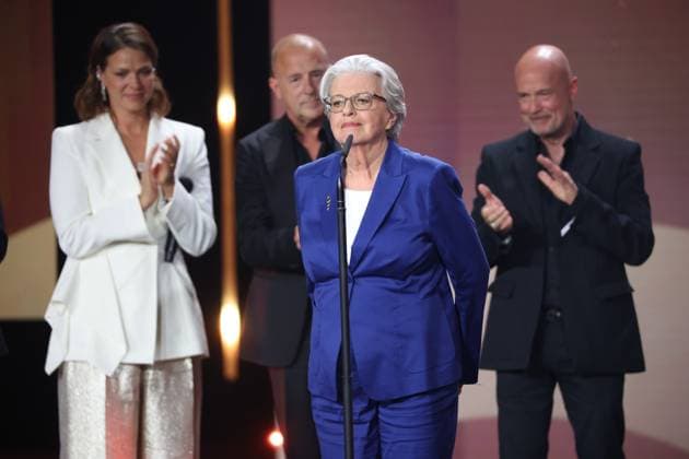 An Dorthe Braker EHRENPREIS mit jan Josef Liefers, Heike Makatschn Jessica Schwarz, Detlef Buck u.a bei Verleihung DEUTSCHER FILMPREIS 2025 in Berlin Copyright: xEventpressxFuhrx