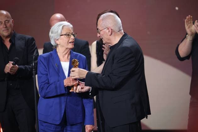 An Dorthe Braker EHRENPREIS mit jan Josef Liefers, Heike Makatschn Jessica Schwarz, Detlef Buck u.a bei Verleihung DEUTSCHER FILMPREIS 2025 in Berlin Copyright: xEventpressxFuhrx