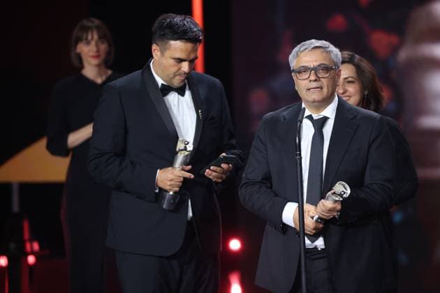 IN LIEBE, EURE HILDE BESTER SPIELFILM SILBER - mit Mohammad Rasoulof Â· DIE SAAT DES HEILIGEN FEIGENBAUMS bei Verleihung DEUTSCHER FILMPREIS 2025 in Berlin Copyright: xEventpressxFuhrx
