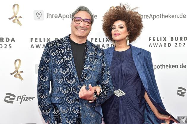 Bilder des Jahres 2025, Entertainment 05 Mai Entertainment Themen der Woche KW19 Entertainment Bilder des Tages 20. FELIX BURDA AWARD 2025 in Berlin Freiundin Khadra Sufi, Mousse T. Musiker & Musikproduzent beim bedeutesten Event Prävention verbindet uns... zum 20. Mal die Felix Burda Awards verliehen. Die Felix Burda Stiftung zeichnet herausragendes Engagement und wegweisende Forschung im Bereich der Darmkrebsprävention aus in Berlin, am 09.05.2025 *** 20 FELIX BURDA AWARD 2025 in Berlin Freiundin Khadra Sufi, Mousse T musician music producer at the most important event prevention connects us the Felix Burda Awards are presented for the 20th time The Felix Burda Foundation honors outstanding commitment and pioneering research in the field of colorectal cancer prevention in Berlin, on 09 05 2025 Photopress Mueller