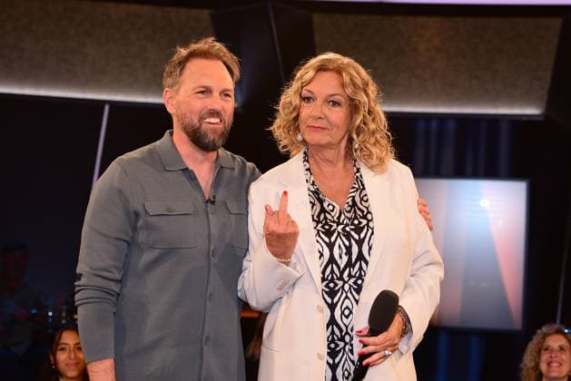 Entertainment Themen der Woche KW19 Steven Gaetjen und Bettina Tietjen in der NDR Talk Show am 9.05.2025 in Hamburg NDR Talk Show am 9.05.2025 in Hamburg *** Steven Gaetjen and Bettina Tietjen on the NDR Talk Show on 9 05 2025 in Hamburg NDR Talk Show on 9 05 2025 in Hamburg 