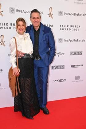 Sascha Vollmer mit seiner Ehefrau Jenny beim Felix Burda Award am 9.05.2025 in Berlin Felix Burda Award 2025 in Berlin