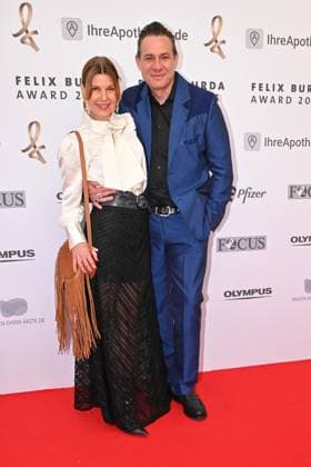 Sascha Vollmer mit seiner Ehefrau Jenny beim Felix Burda Award am 9.05.2025 in Berlin Felix Burda Award 2025 in Berlin