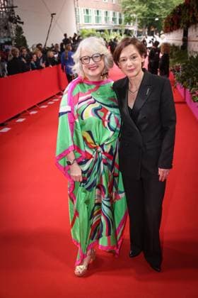 Verleihung DEUTSCHER FILMPREIS 2025 in Berlin Anne Leppien und Claudia Löwe auf dem Roten Teppich bei der Verleihung der Lola - Deutscher Filmpreis 2025 im Theater am Potsdamer Platz in Berlin Datum: 10.05.2025 Copyright: xEventpressx