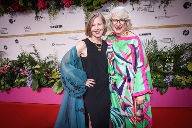 Verleihung DEUTSCHER FILMPREIS 2025 in Berlin Petra Zieser und Claudia Löwe auf dem Roten Teppich bei der Verleihung der Lola - Deutscher Filmpreis 2025 im Theater am Potsdamer Platz in Berlin Datum: 10.05.2025 Copyright: xEventpressx