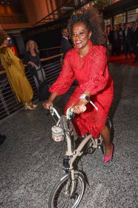 Verleihung DEUTSCHER FILMPREIS 2025 in Berlin Denise M Baye auf dem Roten Teppich bei der Verleihung der Lola - Deutscher Filmpreis 2025 im Theater am Potsdamer Platz in Berlin Datum: 10.05.2025 Copyright: xEventpressx