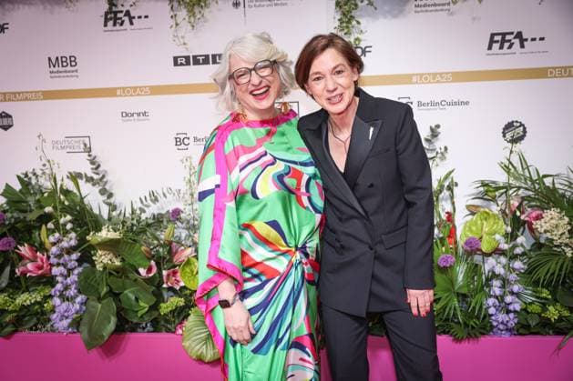 Verleihung DEUTSCHER FILMPREIS 2025 in Berlin Anne Leppien und Claudia Löwe auf dem Roten Teppich bei der Verleihung der Lola - Deutscher Filmpreis 2025 im Theater am Potsdamer Platz in Berlin Datum: 10.05.2025 Copyright: xEventpressx