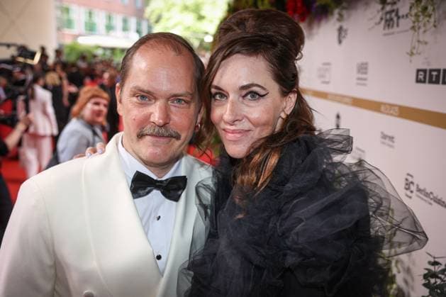 Verleihung DEUTSCHER FILMPREIS 2025 in Berlin Godehard Giese und Kim Riedle auf dem Roten Teppich bei der Verleihung der Lola - Deutscher Filmpreis 2025 im Theater am Potsdamer Platz in Berlin Datum: 10.05.2025 Copyright: xEventpressx
