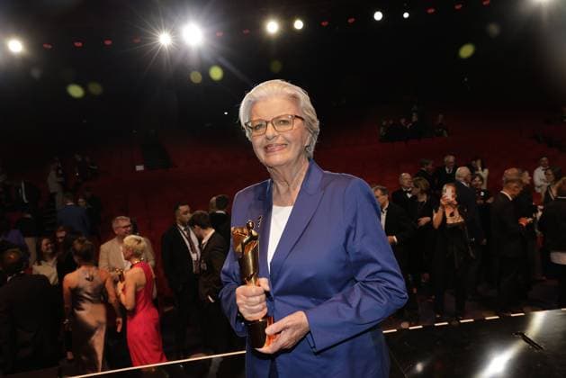 Dorthe Braker, die Gewinnerin mit ihrer Lola Statue bei der Deutscher Filmpreis Verleihung am 9.05.2025 in Berlin Deutscher Filmpreis 2025 in Berlin - Gewinner bei der Aftershowparty