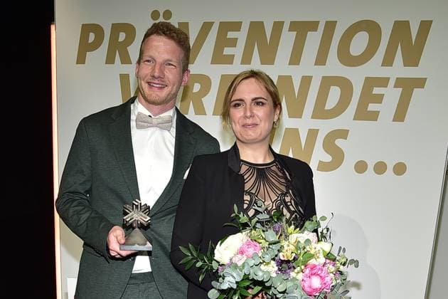 20. FELIX BURDA AWARD 2025 in Berlin Giulia Kuchmann und Clemens Kraemer von der Krebsgesellschaft Nordrhein-Westfalen e.V. nahmen den Preis in der Kategorie Engagement des Jahres beim bedeutesten Event Prävention verbindet uns... zum 20. Mal die Felix Burda Awards verliehen. Die Felix Burda Stiftung zeichnet herausragendes Engagement und wegweisende Forschung im Bereich der Darmkrebsprävention aus in Berlin, am 09.05.2025