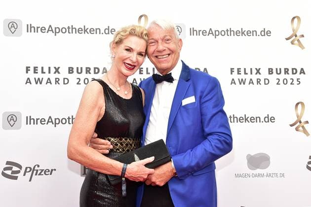 20. FELIX BURDA AWARD 2025 in Berlin Grit Weiss mit Ehemann Prof. Jo Groebel beim bedeutesten Event Prävention verbindet uns... zum 20. Mal die Felix Burda Awards verliehen. Die Felix Burda Stiftung zeichnet herausragendes Engagement und wegweisende Forschung im Bereich der Darmkrebsprävention aus in Berlin, am 09.05.2025