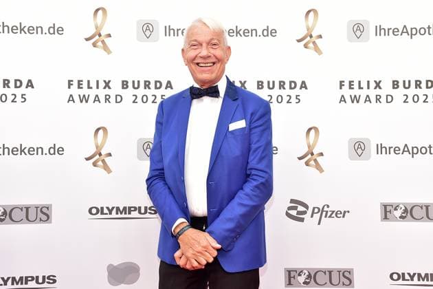 20. FELIX BURDA AWARD 2025 in Berlin Prof. Jo Groebel beim bedeutesten Event Prävention verbindet uns... zum 20. Mal die Felix Burda Awards verliehen. Die Felix Burda Stiftung zeichnet herausragendes Engagement und wegweisende Forschung im Bereich der Darmkrebsprävention aus in Berlin, am 09.05.2025