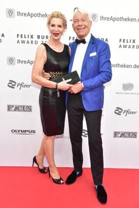 20. FELIX BURDA AWARD 2025 in Berlin Grit Weiss mit Ehemann Prof. Jo Groebel beim bedeutesten Event Prävention verbindet uns... zum 20. Mal die Felix Burda Awards verliehen. Die Felix Burda Stiftung zeichnet herausragendes Engagement und wegweisende Forschung im Bereich der Darmkrebsprävention aus in Berlin, am 09.05.2025