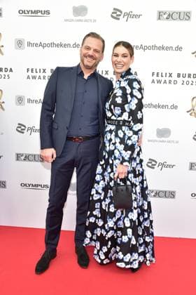 20. FELIX BURDA AWARD 2025 in Berlin Rebecca Kunikowski mit Begleitung beim bedeutesten Event Prävention verbindet uns... zum 20. Mal die Felix Burda Awards verliehen. Die Felix Burda Stiftung zeichnet herausragendes Engagement und wegweisende Forschung im Bereich der Darmkrebsprävention aus in Berlin, am 09.05.2025