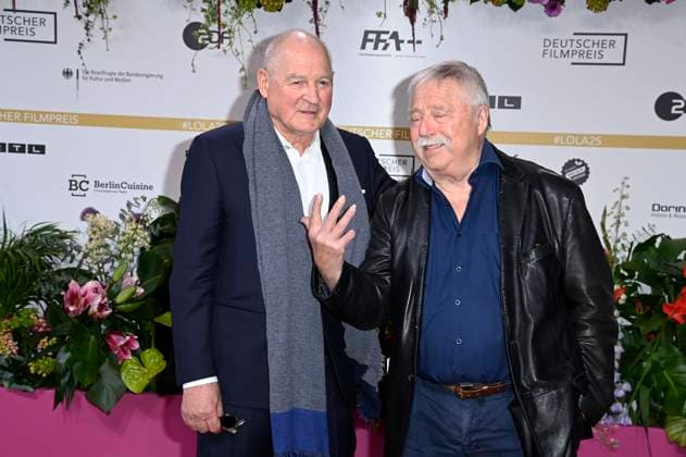 Burghart Klaußner und Wolf Biermann bei der 75. Verleihung des Deutschen Filmpreises 2025 im Theater am Potsdamer Platz. Berlin, 09.05.2025