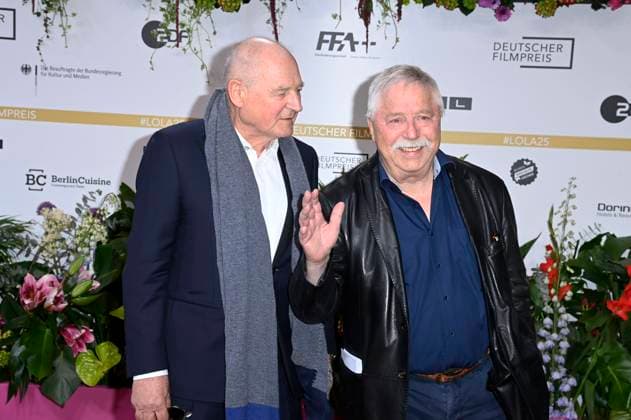 Burghart Klaußner und Wolf Biermann bei der 75. Verleihung des Deutschen Filmpreises 2025 im Theater am Potsdamer Platz. Berlin, 09.05.2025