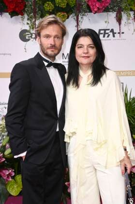 Andreas Pietschmann und Jasmin Tabatabai bei der 75. Verleihung des Deutschen Filmpreises 2025 im Theater am Potsdamer Platz. Berlin, 09.05.2025