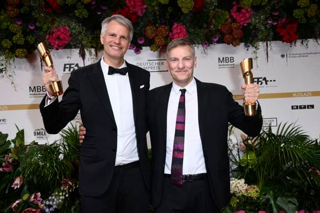 Markus Förderer und Hansjörg Weißbrich bei der 75. Verleihung des Deutschen Filmpreises 2025 im Theater am Potsdamer Platz. Berlin, 09.05.2025