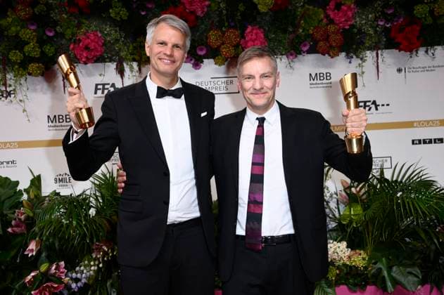 Markus Förderer und Hansjörg Weißbrich bei der 75. Verleihung des Deutschen Filmpreises 2025 im Theater am Potsdamer Platz. Berlin, 09.05.2025