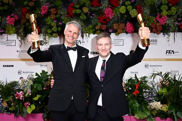 Markus Förderer und Hansjörg Weißbrich bei der 75. Verleihung des Deutschen Filmpreises 2025 im Theater am Potsdamer Platz. Berlin, 09.05.2025