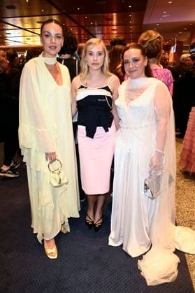 Janina Uhse, Milena Tscharntke und Dilara Aylin-Ziem bei der 75. Verleihung des Deutschen Filmpreises 2025 im Theater am Potsdamer Platz. Berlin, 09.05.2025