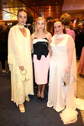 Janina Uhse, Milena Tscharntke und Dilara Aylin-Ziem bei der 75. Verleihung des Deutschen Filmpreises 2025 im Theater am Potsdamer Platz. Berlin, 09.05.2025