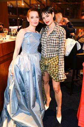 Karoline Herfurth und Emilia Schüle bei der 75. Verleihung des Deutschen Filmpreises 2025 im Theater am Potsdamer Platz. Berlin, 09.05.2025