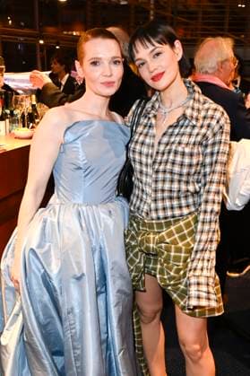 Karoline Herfurth und Emilia Schüle bei der 75. Verleihung des Deutschen Filmpreises 2025 im Theater am Potsdamer Platz. Berlin, 09.05.2025
