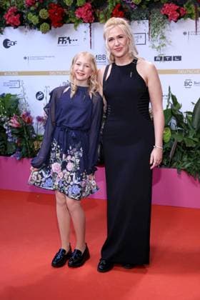09.05.2025, Dascha Dauenhauer und Tochter bei der 75. Verleihung Deutscher Filmpreis, 2025, in Berlin, Roter Teppich, Berlin Deutschland, Germany