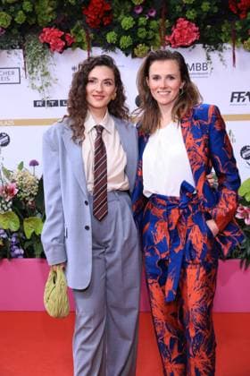 09.05.2025, Seyneb Saleh und Karin Hanczewski bei der 75. Verleihung Deutscher Filmpreis, 2025, in Berlin, Roter Teppich, Berlin Deutschland, Germany