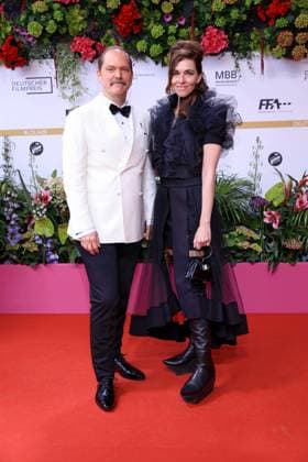 09.05.2025, Godehard Giese und Kim Riedle bei der 75. Verleihung Deutscher Filmpreis, 2025, in Berlin, Roter Teppich, Berlin Deutschland, Germany