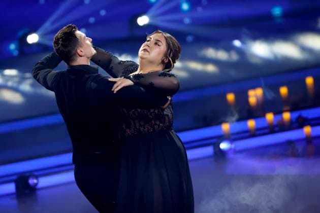Influencerin Sandra Safiulov (SelfieSandra) und Profitänzer Zsolt Sandor Cseke bei der 18. Staffel der RTL-Tanzshow Lets Dance im Coloneum. Köln, 09.05.2025 NRW Deutschland *** Influencer Sandra Safiulov SelfieSandra and professional dancer Zsolt Sandor Cseke at the 18th season of the RTL dance show Lets Dance at the Coloneum Cologne, 09 05 2025 NRW Germany Copyright: xChristophxHardtx