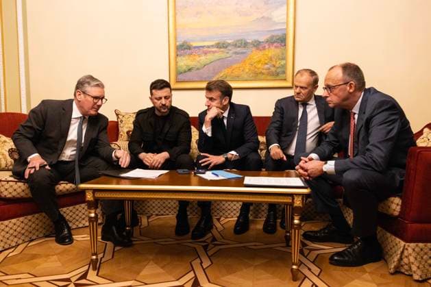 News Themen der Woche KW19 News Bilder des Tages Prime Minister Keir Starmer visits Ukraine 10 05 2025. Kyiv, Ukraine. Prime Minister Keir Starmer, Emmanuel Macron, French President, and Friedrich Merz, German Chancellor Poland Prime Minister Donald Tusk and Volodymyr Zelenskyy, President of Ukraine call US President Donald Trump on the phone during a visit to Ukraine., Credit:Simon Dawson Avalon Ukraine, Kyiv  Copyright: xSimonxDawsonx xAvalonx 0997539047