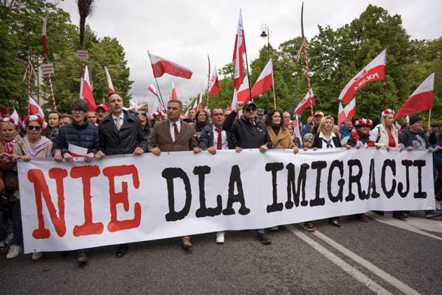 News Themen der Woche KW19 News Bilder des Tages Anti-immigration March Organized By Right-wing Circles In Warsaw, Poland Robert Bakiewicz is seen on an anti-immigration march organized by right-wing circles in Warsaw, Poland, on May 10, 2025 Warsaw Mazovia Poland  Copyright: xWeronikaxKowalskax originalFilename: kowalska-notitle250510_npraP.jpg