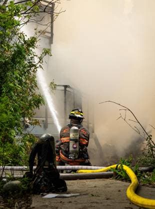 May 10, 2025, North Vancouver, Bc, CANADA: A North Vancouver Fire Department firefighter fight a fire at Silverlynn Apartments, a three-storey seniors housing complex, in North Vancouver, B.C., Saturday, May 10, 2025. North Vancouver CANADA - ZUMAc35_ 20250510_zaf_c35_034 Copyright: xEthanxCairnsx