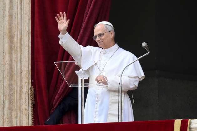 May 11, 2025, Vatican City, VATICAN CITY STATE: Pope Leo XIV leads the Regina Coeli prayer from the central loggia of Saint Peter s Basilica at the Vatican City, 11 May 2025..ANSA VATICAN MEDIA. NPK +++ .(Caeli, preghiera, Papa Leone, San Pietro, Vaticano, fedeli) Vatican City VATICAN CITY STATE  - ZUMAa110 20250511_zaf_a110_018 Copyright: xVaticanxMediax