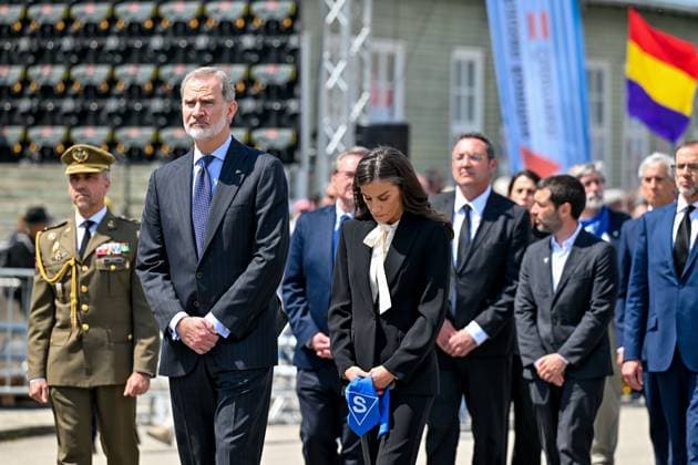 Bilder des Jahres 2025, Entertainment 05 Mai Entertainment Themen der Woche KW19 Entertainment Bilder des Tages AUT, Internationale Gedenk- und Befreiungsfeier KZ Mauthausen 2025 11.05.2025, Mauthausen, AUT, Internationale Gedenk- und Befreiungsfeier Gedenkstaette Mauthausen 2025, 80 Jahre Befreiung KZ Mauthausen im Bild Delegation Spanien, Felipe IV, Koenig von Spanien (Felipe Juan Pablo Alfonso de Todos los Santos de Borbon y Grecia), Dona Letizia, Koenigin von Spanien Oberoesterreich *** AUT, International Commemoration and Liberation Ceremony Mauthausen Concentration Camp 2025 11 05 2025, Mauthausen, AUT, International Commemoration and Liberation Ceremony Mauthausen Memorial 2025, 80 Years of Liberation Mauthausen Concentration Camp in the picture Delegation Spain, Felipe IV, King of Spain Felipe Juan Pablo Alfonso de Todos los Santos de Borbon Internationale Gedenk- und Befreiungsfeier Gedenkstaette Mauthausen 2025, 11.05.2025-183