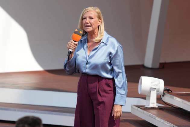 Entertainment Themen der Woche KW19 Entertainment Bilder des Tages ZDF-Fernsehgarten 2025 Andrea Kiwi Kiewel im ZDF Fernsehgarten am 11.05.2025 in Mainz. Mainz ZDF Fernsehgarten Rheinland-Pfalz *** ZDF Fernsehgarten 2025 Andrea Kiwi Kiewel in the ZDF Fernsehgarten on 11 05 2025 in Mainz Mainz ZDF Fernsehgarten Rheinland Pfalz