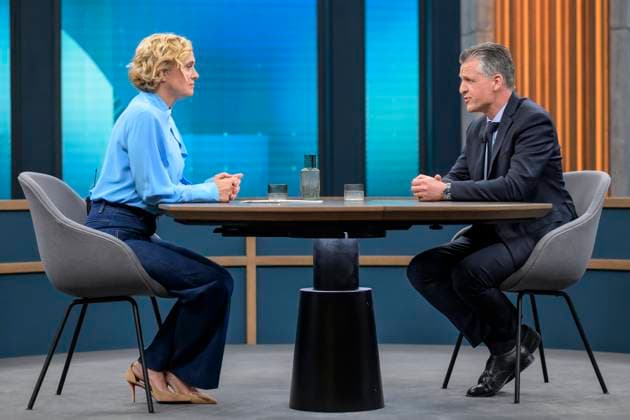 News Themen der Woche KW19 News Bilder des Tages News Bilder des Tages GER, Berlin, Studio, zu Gast bei - Caren Miosga, Polittalk, TV, Format, mit Moderatorin, NDR, Das Erste, aus Adlershof - am Studio 20, Thema - Merz, Fehlstart: Wie will die neue Regierung Vertrauen gewinnen - Herr Frei, im Bild v.l.: Caren Miosga, Thorsten Frei (Chef des Bundeskanzleramtes, CDU), 11.05.2025 *** GER, Berlin, Studio, guest of Caren Miosga, Polittalk, TV, format, with presenter, NDR, Das Erste, from Adlershof at Studio 20, topic Merz, false start How does the new government want to gain trust Mr. Frei, in the picture from l Caren Miosga, Thorsten Frei Head of the Federal Chancellery, CDU , 11 05 2025 Copyright: HMBxMedia UwexKoch