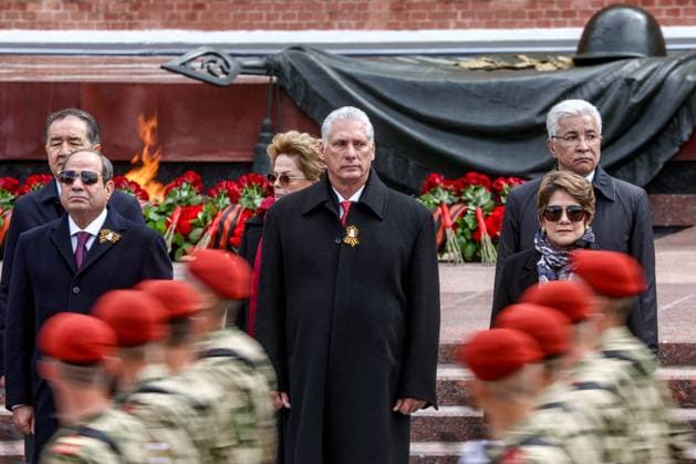 RUSSIA, MOSCOW - MAY 9, 2025: Egypt s President Abdel Fattah el-Sisi, and Cuba s President Miguel Diaz-Canel (L-R midground) attend a ceremony to lay flowers at the Tomb of the Unknown Soldier by the Kremlin Wall in Alexander Garden on Victory Day to mark the 80th anniversary of the victory over Nazi Germany in World War II Moscow Russia  - ZUMAt113 20250509_zaa_t113_931 Copyright: xSofyaxSandurskayax