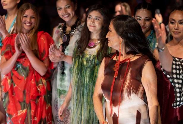 May 11, 2025 - Santa Fe, New Mexico, USA - PM Waterlilly models applaud candidate for governor of New Mexico, DEB HAALAND (center, right) after they all walked the runway during the Second Annual Southwestern Association for Indian Arts (SWAIA) Native Fashion Week. An offshoot of the Santa Fe Indian Market, Fashion Week highlights indigenous design, creativity and representation in the fashion industry. Santa Fe USA - ZUMAce6_ 20250511_zaf_ce6_008 Copyright: xBrianxCahnx
