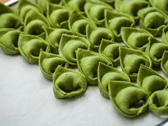 Homemade spinach pasta lined up Timi?oara, Timi?, Romania R_YKTW250508-1640442-01