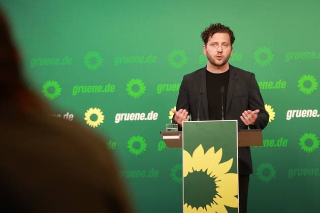 News Themen der Woche KW20 Pressekonferenz mit Felix Banaszak, Bundesvorsitzender von BÜNDNIS 90 DIE GRÜNEN, 12.5.2025, Bundesgeschäftsstelle der Partei Die Grünen, Berlin, Deutschland *** Press conference with Felix Banaszak, Federal Chairman of BÜNDNIS 90 DIE GRÜNEN, 12 5 2025, Federal Headquarters of the Green Party, Berlin, Germany 22-250512-kreativmedia